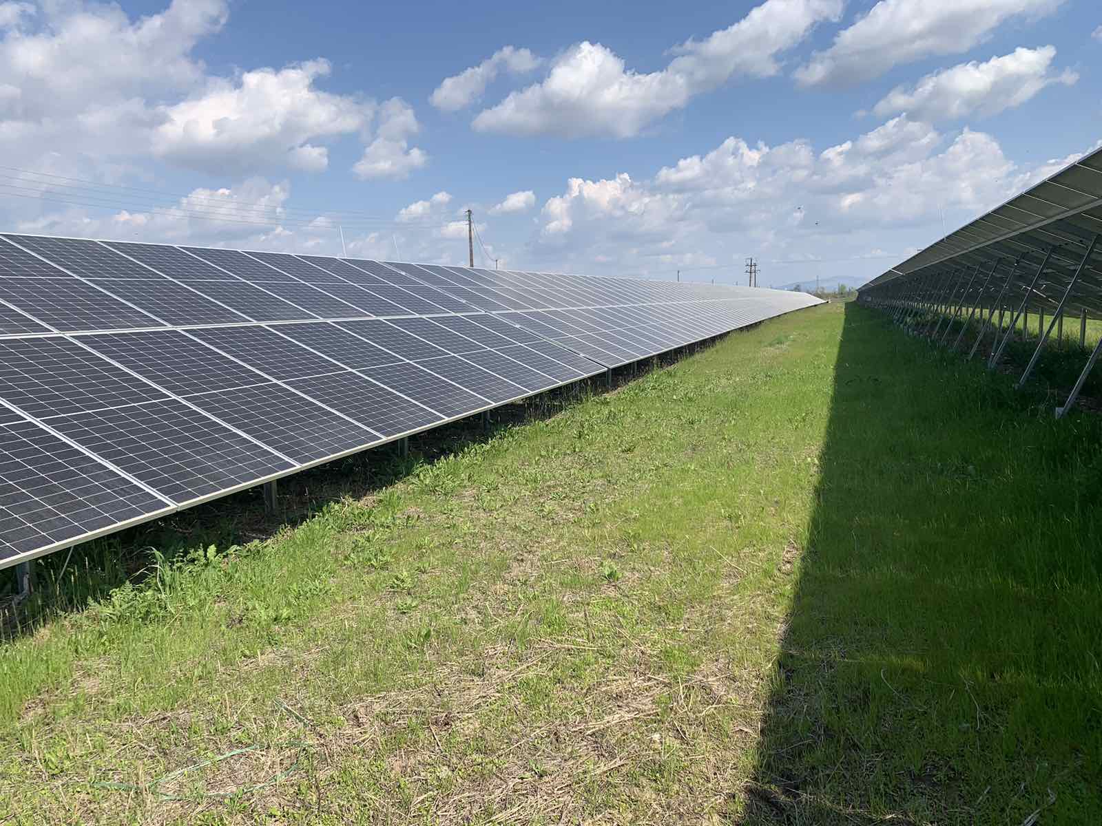 Φωτοβολταικά πάνελ εμπρός