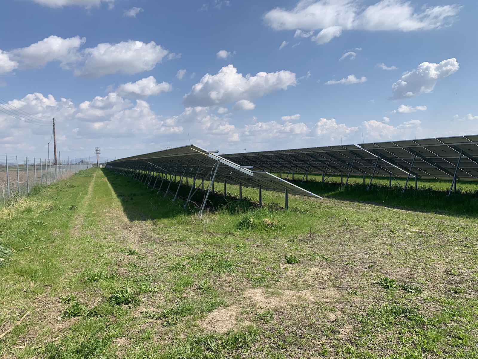 Φωτοβολταικά πάνελ πλάτη